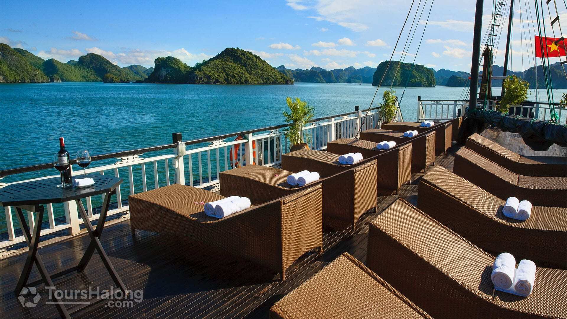 Bai Tho Cruises Halong Bay