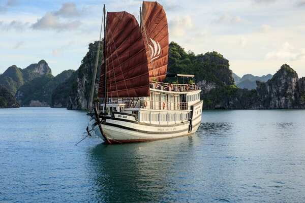 Glory Legend Cruise Halong Bay