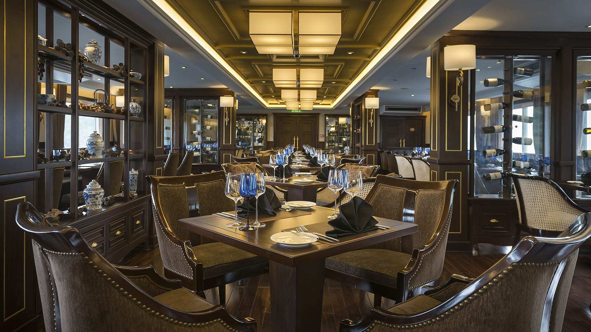 Paradise Elegance Cruises dining room