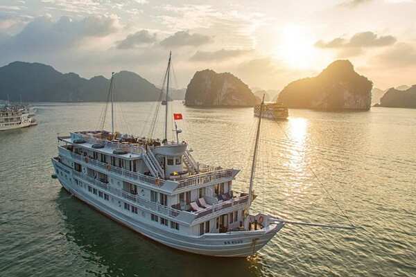Hanoi-Paradise Luxury Cruises Vacation Package plus Infinity Pool Resort