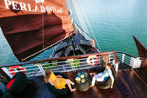 Perla Dawn Sails Halong Bay Cruises