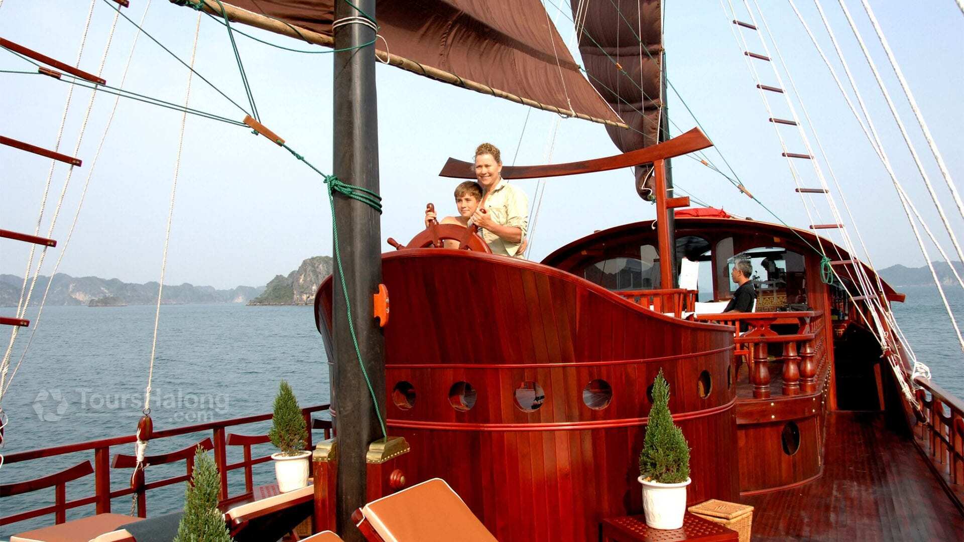 Red Dragon Cruises Halong Bay 3 Days 2 Nights