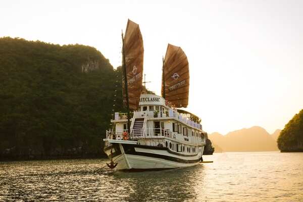 VSpirit Classic Cruises Halong Bay